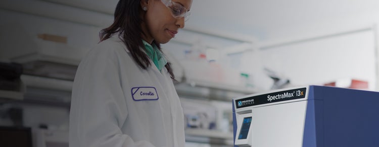 Scientist working on SpectraMax® i3x Reader