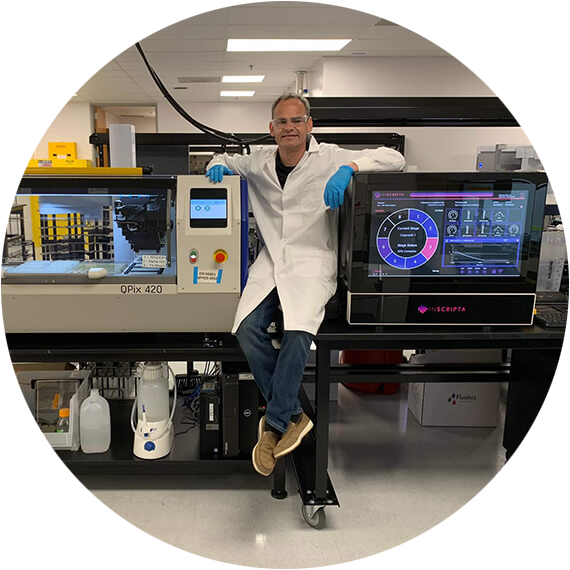 Scientist with QPix and Onyx platforms