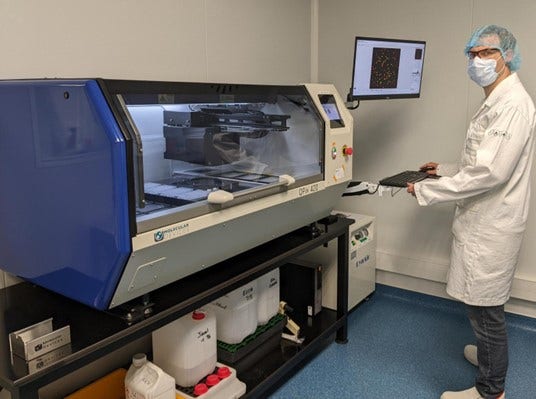Julien Demol operating the QPix 420 microbial colony picker