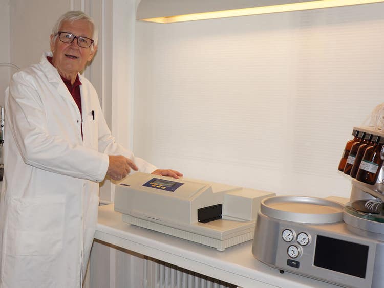 Karl Ross-Petersen uses SpectraMax 190 to Test DNA/RNA