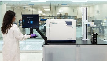 Scientist working on high-content screening (HCS), Picture