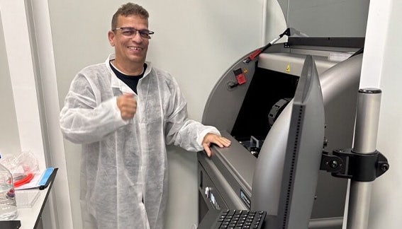 Scientist of Leanbio working on ClonePix® 2 Mammalian Colony Picker
