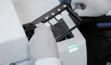 Monitor live cell assays with on-board environmental control